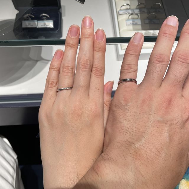 【銀座ダイヤモンドシライシの口コミ】 メレダイヤの入っているデザインが、長めで、綺麗な斜めのラインなのが良…