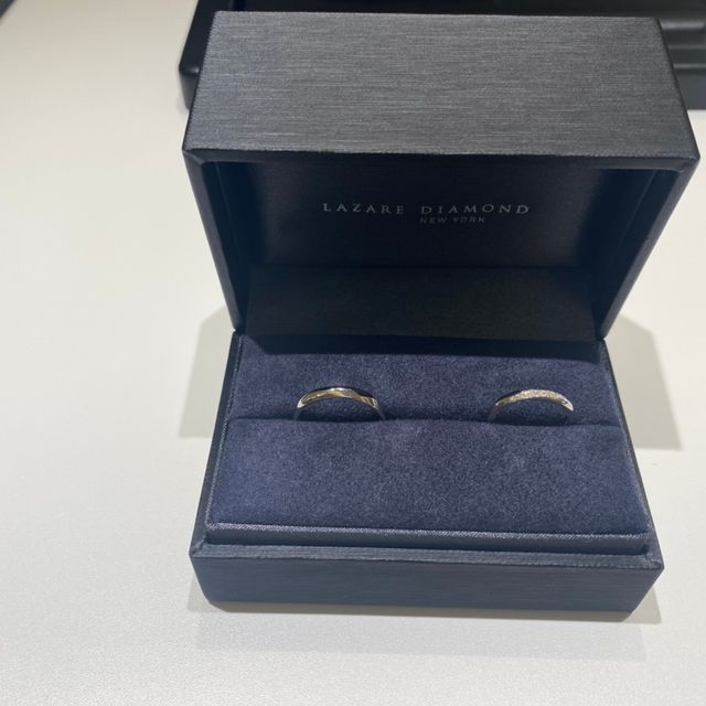 【ラザール ダイヤモンド(LAZARE DIAMOND)の口コミ】 なめらかな曲線が美しいです。男性の方は少し角張っていますが、痛かった…