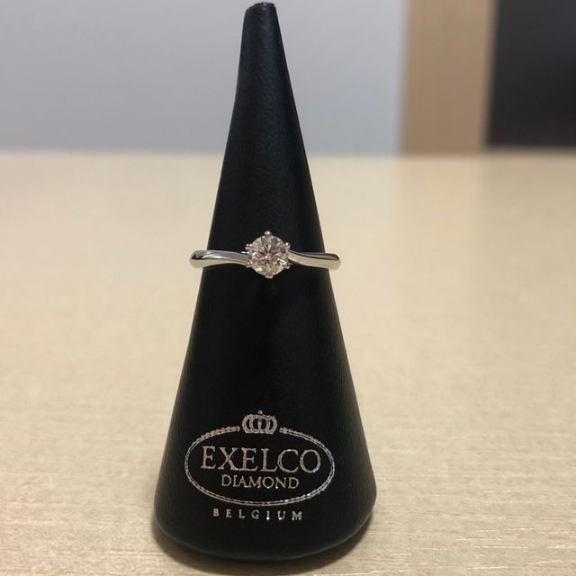 【エクセルコダイヤモンド(EXELCO DIAMOND)の口コミ】 婚約指輪はダイヤモンドの質とデザインに惹かれ購入しました。予算の範囲…