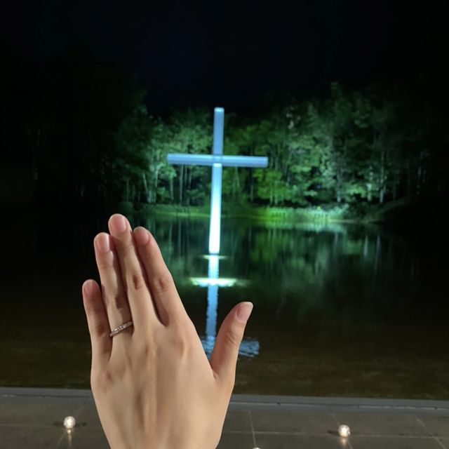 【ラザール ダイヤモンド(LAZARE DIAMOND)の口コミ】 指輪のデザインは、彼女が接客業なので普段使いできる指輪を探していまし…