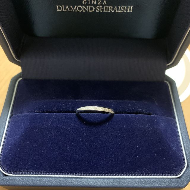 【銀座ダイヤモンドシライシの口コミ】 ダイヤモンドがキラキラと目立つデザインを探していました。
このデザイン…