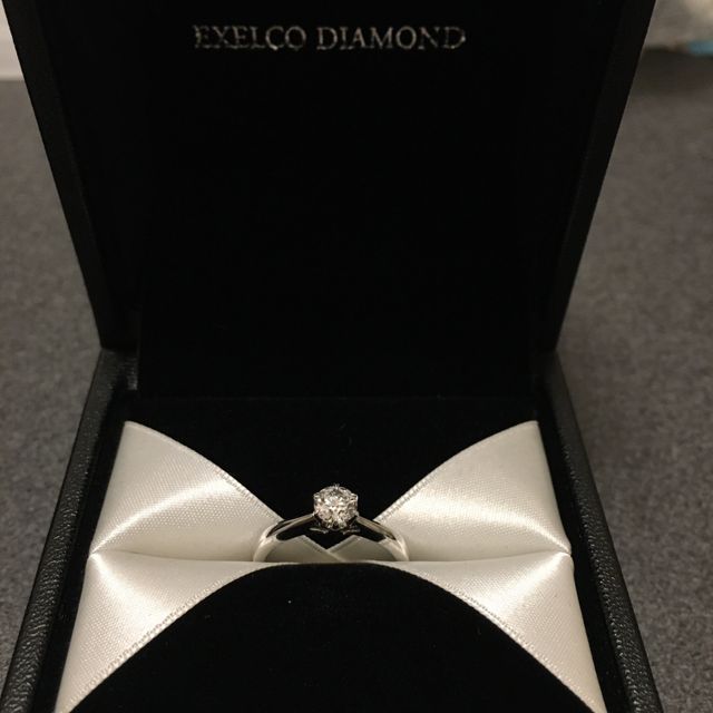 【エクセルコダイヤモンド(EXELCO DIAMOND)の口コミ】 4Cが高いものにこだわりました。台座にもダイヤモンドが施されていて通常…
