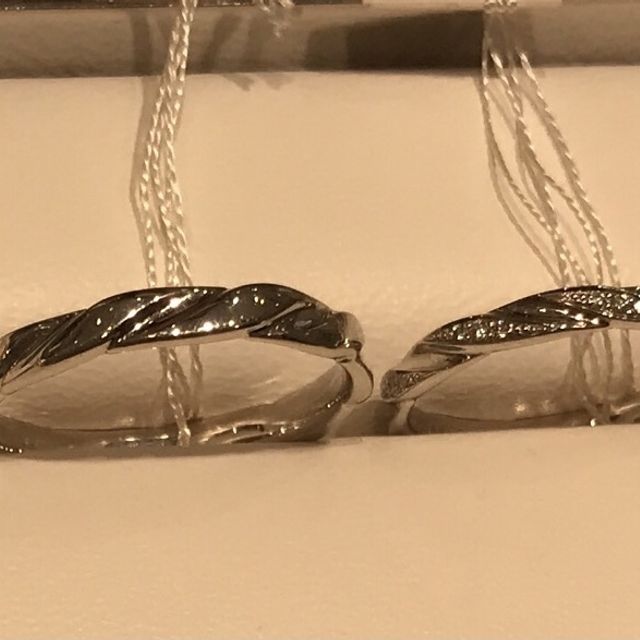 【STAR JEWELRY(スタージュエリー)の口コミ】 ストレートのカジュアルから
ウェーブやクロスなどのお洒落なデザイン、ダ…