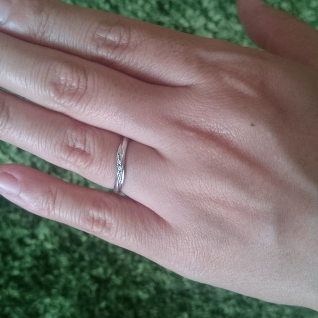 【アイプリモ(I-PRIMO)の口コミ】 日ごろからアクセサリーはつけない私は、とにかく細くて目立たないデザイ…