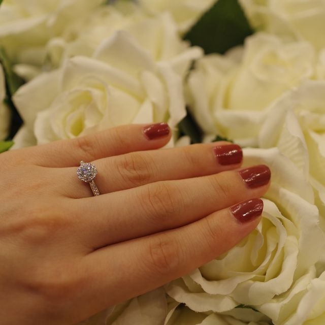 【Hamri(ハムリ)の口コミ】 両親の婚約指輪をリフォームして製作しました。
結婚後も婚約指輪を着けて…