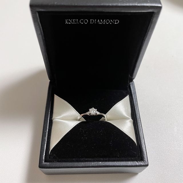 【エクセルコダイヤモンド(EXELCO DIAMOND)の口コミ】 憧れの婚約指輪メレ！センターダイヤに華やかな雰囲気のメレダイヤ！ティ…