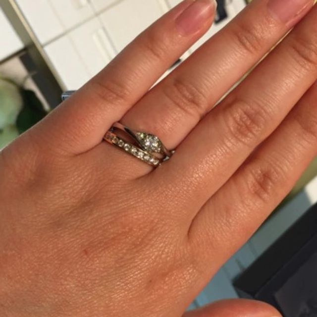 【ROYAL ASSCHER(ロイヤル・アッシャー)の口コミ】 セットリングでの購入を考えており、マリッジリングとエンゲージリングの…