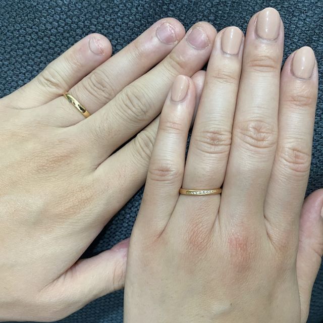 【Flowaves(フロウェーブス)の口コミ】 お互い指輪にこだわりが無く、ピンクゴールド・シンプル・飽きのこないデ…