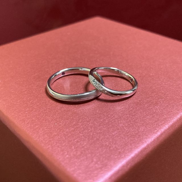 【AFFLUX(アフラックス)の口コミ】 ダイヤモンドの色やミル打ちの有無など、自分たちでアレンジできたのがよ…