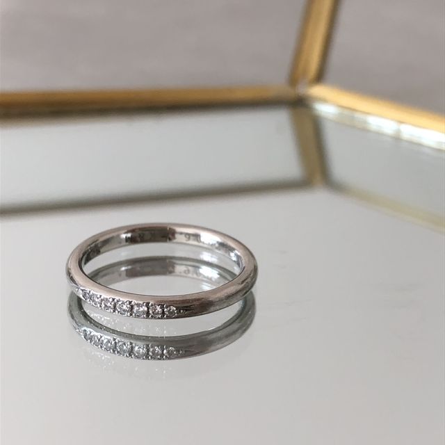 【銀座ダイヤモンドシライシの口コミ】 ストレートラインのシンプルで華やかな指輪を探していたところ、銀座本店…