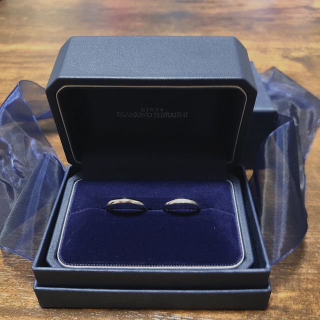 【銀座ダイヤモンドシライシの口コミ】 デザインはダイヤモンドが付いているもの、ストレートの形でプラチナ素材…