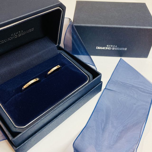 【銀座ダイヤモンドシライシの口コミ】 仕事の都合上、石の付いていないシンプルな指輪を探しておりました。２人…