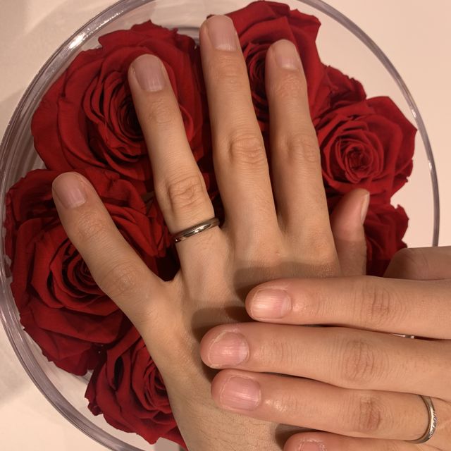 【ラザール ダイヤモンド(LAZARE DIAMOND)の口コミ】 五線譜のラインを境としたシンプルなデザインにとても惹かれて購入を決め…