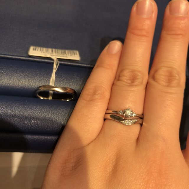 【銀座ダイヤモンドシライシの口コミ】 デザインと付け心地が気に入りました。私のものはすぐに決まったのですが…