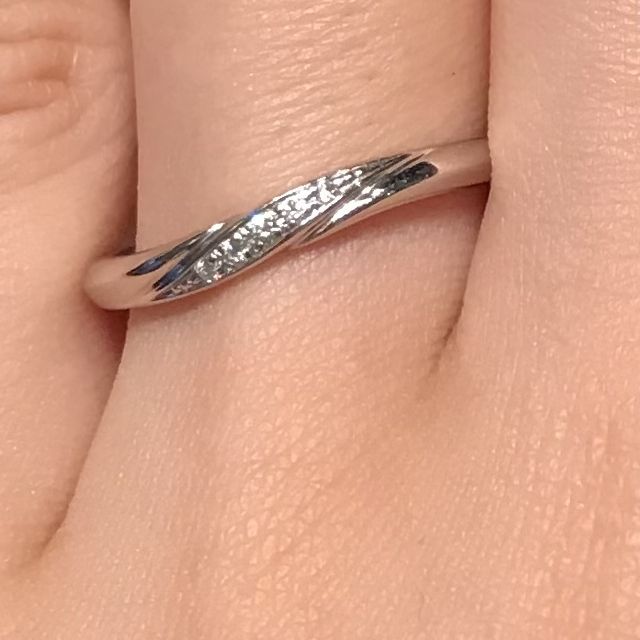 【エクセルコダイヤモンド(EXELCO DIAMOND)の口コミ】 ゴージャスな存在感のあるリングなイメージです(*^&omega;^*)ダイヤが全て…