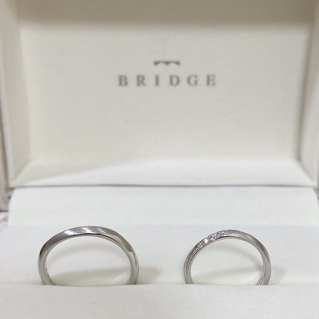 【BRIDGE(ブリッジ)の口コミ】 結婚指輪は普段から着けるリングとなるので、とても迷いましたが、お店の…
