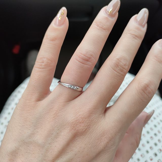 【銀座ダイヤモンドシライシの口コミ】 一番の決め手は着け心地です。一生つけるものなので、違和感がないことを…