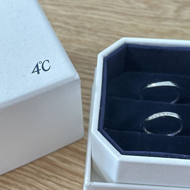 【4℃ BRIDAL(ヨンドシーブライダル)の口コミ】 好みのタイプとかこだわりは全くなかったので、店員さんが丁寧にいろいろ…