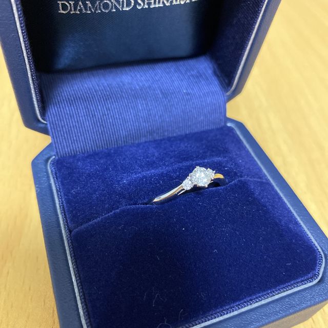 【銀座ダイヤモンドシライシの口コミ】 結婚指輪も一緒に購入し、重ね付けで一番しっくりきました。
ウェーブとス…