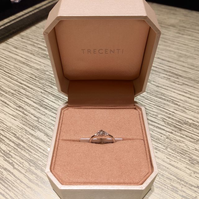 【TRECENTI(トレセンテ)の口コミ】 指輪の付け心地を比べることができ、丸い柔らかさを感じました。
ここのオ…