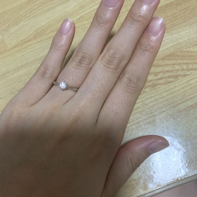 【銀座ダイヤモンドシライシの口コミ】 リリーという、商品が横から見ても上から見ても可愛くて気に入りました。…