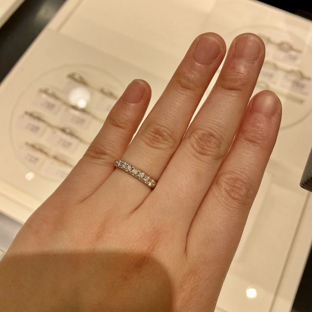 【MIKIMOTO(ミキモト)の口コミ】 結婚指輪といえばシンプルなものが定番ですが、キラキラ好きな私にとって…