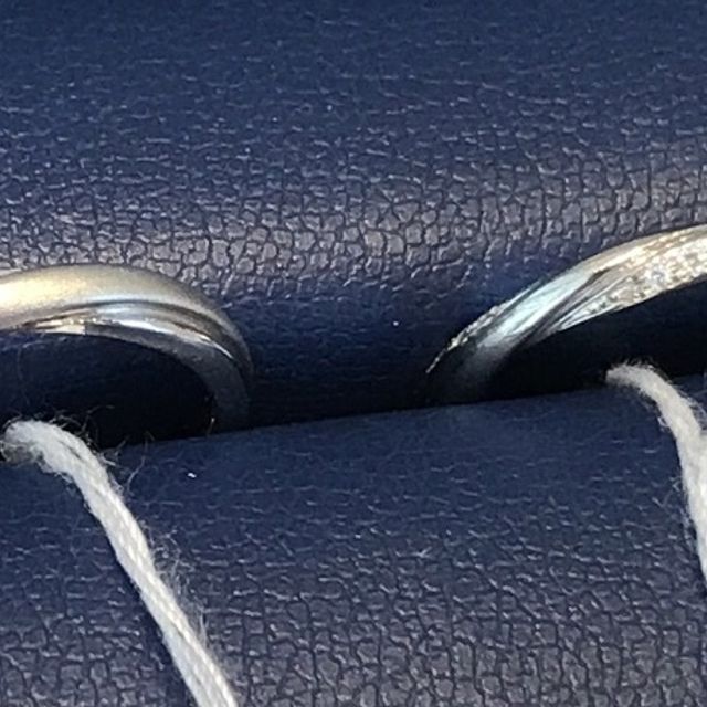 【銀座ダイヤモンドシライシの口コミ】 ダイヤモンドにこだわったブライダルリングの老舗の指輪です
つや消し加工…