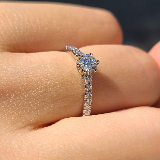 【銀座ダイヤモンドシライシの口コミ】 ダイヤモンドの石から選べ、外資系ブランドに比べてアフターケアが充実し…