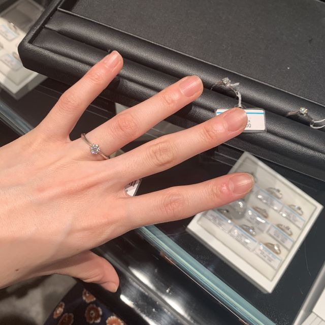 【エクセルコダイヤモンド(EXELCO DIAMOND)の口コミ】 シンプルなデザインの、ウェーブのかかったプラチナの指輪を選びました。
…