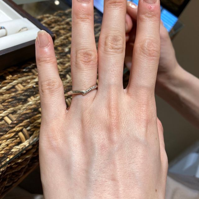 【杢目金屋(もくめがねや)の口コミ】 杢目金屋の特徴は、なんといっても木目の模様です。
土台である部分を職人…