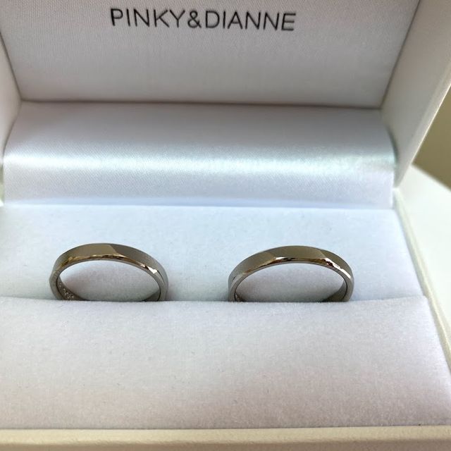 【Pinky&Dianne(ピンキー＆ダイアン)の口コミ】 27年間シンプルなプラチナの平打ち指輪をしていたので、丸いフォルムより…