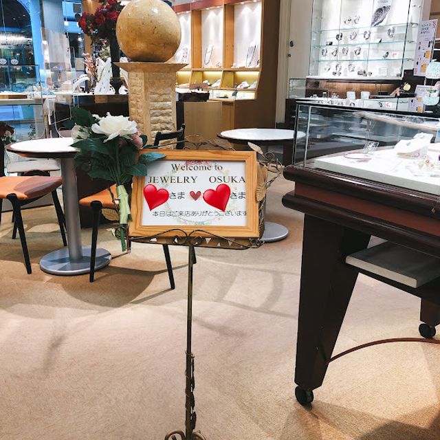 【Pinky&Dianne(ピンキー＆ダイアン)の口コミ】 27年間シンプルなプラチナの平打ち指輪をしていたので、丸いフォルムより…