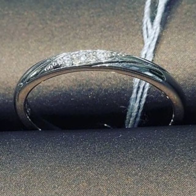 【アイプリモ(I-PRIMO)の口コミ】 素材はプラチナです。ストレートタイプですがデザインが凝っていて、指が…