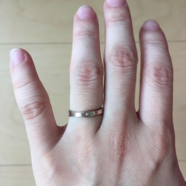 【festaria bijou SOPHIA(フェスタリア ビジュソフィア)の口コミ】 シルバーではなく、ゴールドの指輪を探していました。
しかも上からみても…