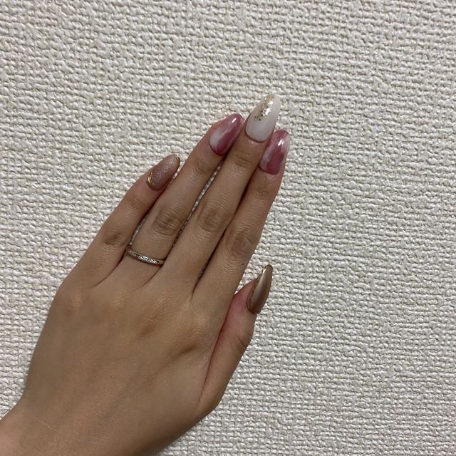 【銀座ダイヤモンドシライシの口コミ】 付け心地もよく違和感なくて、デザインは少しダイヤモンドがついた指輪が…