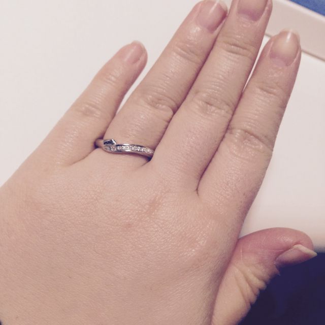 【銀座ダイヤモンドシライシの口コミ】 デザインと着け心地です。
自分の短い指がコンプレックスで、8号でも入る…