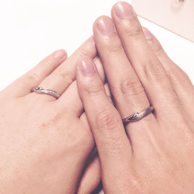 【銀座ダイヤモンドシライシの口コミ】 デザインと着け心地です。
自分の短い指がコンプレックスで、8号でも入る…
