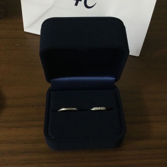 【4℃ BRIDAL(ヨンドシーブライダル)の口コミ】 アトピー性皮膚炎があり、金属アレルギーになるのが怖かったので、プラチ…