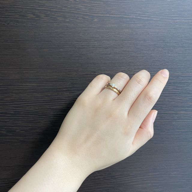 【YUKA HOJO(ユカホウジョウ)の口コミ】 元々ゴールドで探していたのですが、槌目のデザインがシンプルでお洒落だ…