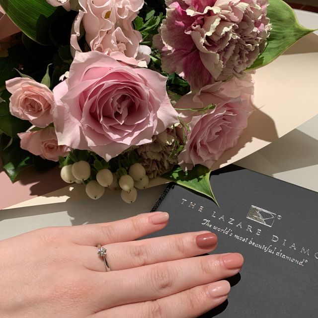 【ラザール ダイヤモンド(LAZARE DIAMOND)の口コミ】 デザインと輝きです！
色んなブランドでデザインを見ましたが、結局一番シ…