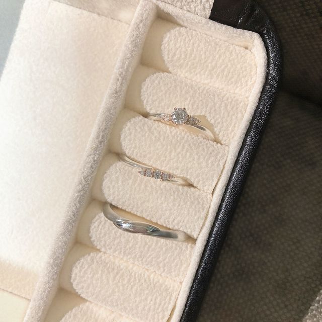 【AMOUR AMULET(アムール・アミュレット)の口コミ】 セットリングですが、両方をつけた時と単体でつけた時とで印象が変わりな…