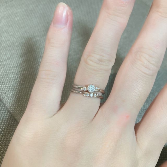 【AMOUR AMULET(アムール・アミュレット)の口コミ】 セットリングですが、両方をつけた時と単体でつけた時とで印象が変わりな…