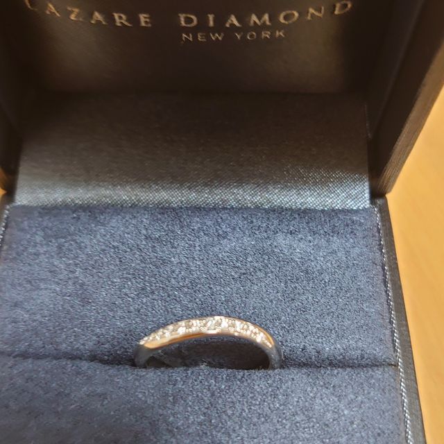【ラザール ダイヤモンド(LAZARE DIAMOND)の口コミ】 結婚10年の記念の品として購入しました。色々なお店も見てみようと思って…