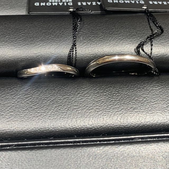 【ラザール ダイヤモンド(LAZARE DIAMOND)の口コミ】 小さなダイヤが連なって埋め込まれており、品があって綺麗なデザインがと…