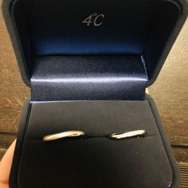 【4℃ BRIDAL(ヨンドシーブライダル)の口コミ】 デザインは少しウェーブになってるのが気に入って決めました！！たくさん…