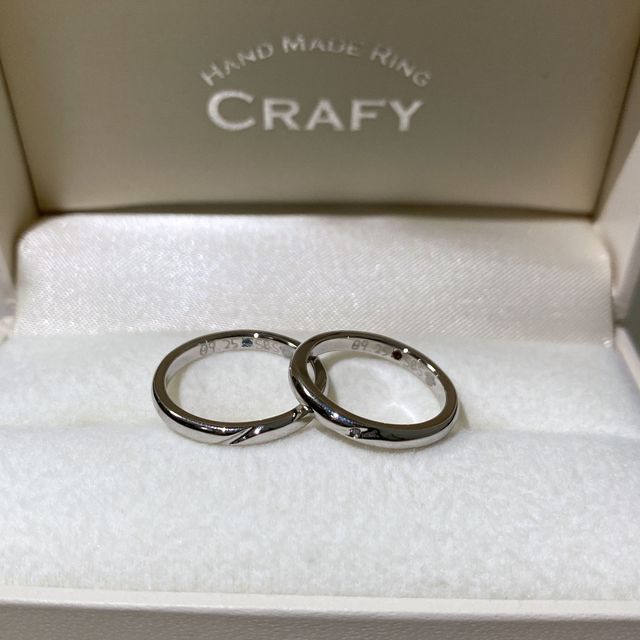 【CRAFY(クラフィ)の口コミ】 デザイン：シンプルなデザインをベースに自分好みのラインをいれました。
…