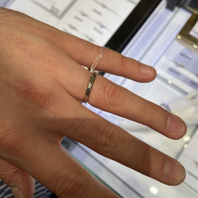 【シャネル(CHANEL)の口コミ】 外資系のブランドで、石つきのキラキラした指輪を探していました。またお…