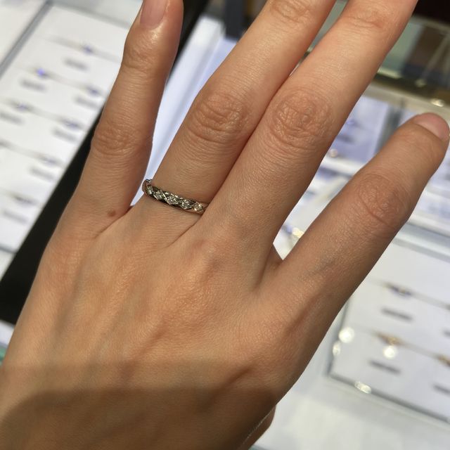 【シャネル(CHANEL)の口コミ】 外資系のブランドで、石つきのキラキラした指輪を探していました。またお…