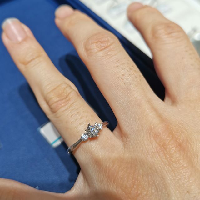 【銀座ダイヤモンドシライシの口コミ】 種類が豊富で色々悩んでしまったのですが、何故かつけたときにこれだっ！…