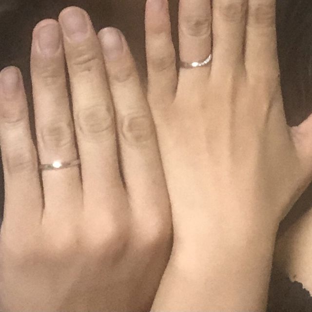 【ラザール ダイヤモンド(LAZARE DIAMOND)の口コミ】 緩やかなウェーブがかかったV字型のリングと決めていたので、各店舗の似た…